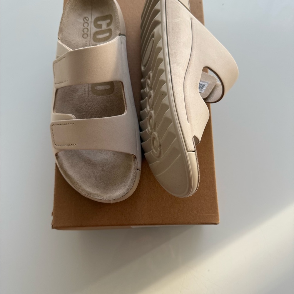 Ecco Women's Beige Sandals 38 cozmo w2-strap 206823